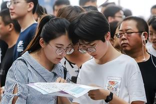 拜仁社媒祝福阿拉巴：希望你能尽快能康复，来自拜仁的美好祝愿